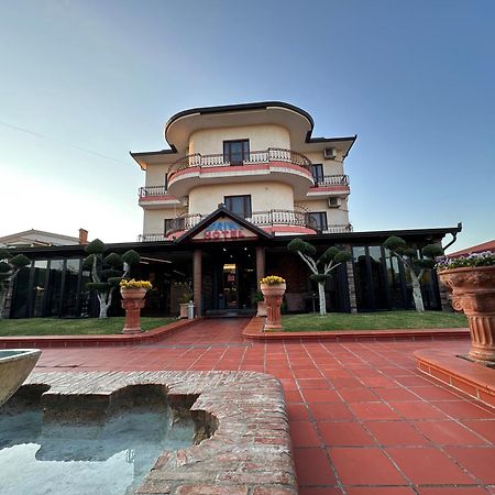 Rrashbull Drini Hotel מראה חיצוני תמונה